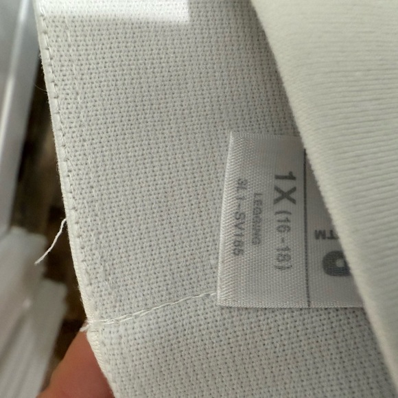 MAKE AN OFFER! 

Elegant White Women's Leggings - Picture 3 of 3